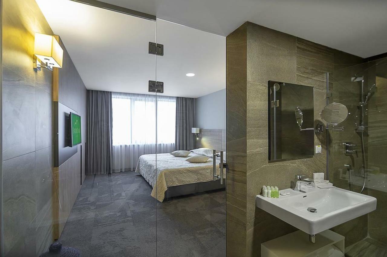 Favor Sport Hotel Kiev Exteriör bild