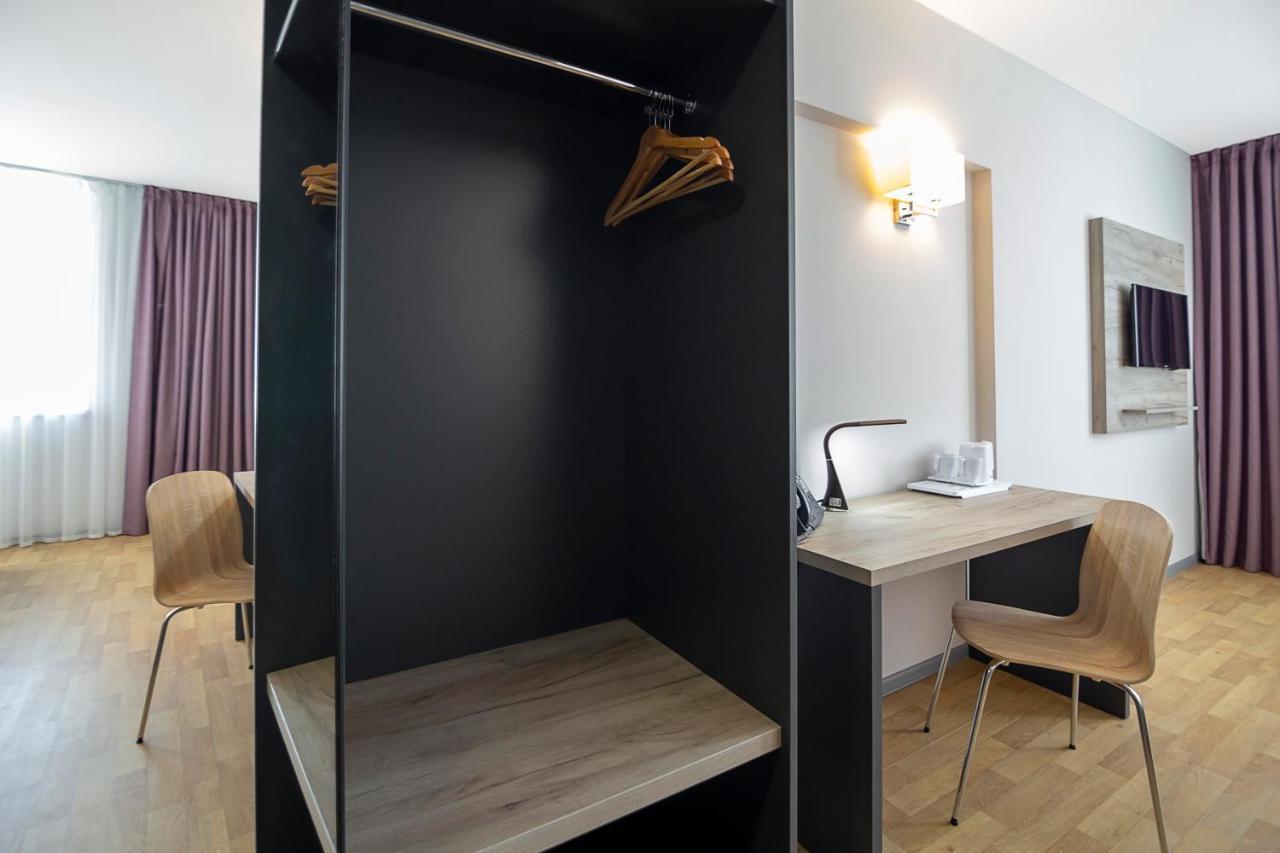 Favor Sport Hotel Kiev Exteriör bild