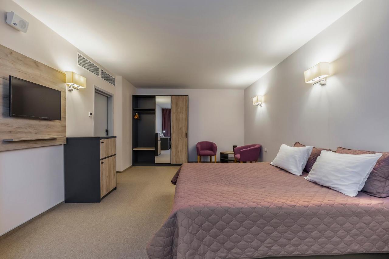 Favor Sport Hotel Kiev Exteriör bild